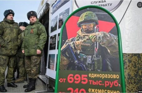 Rusia i shtyn të rinjtë ukrainas për të luftuar kundër Ukrainës