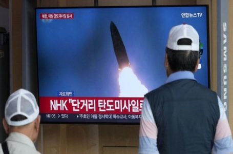 Koreja e Veriut i kundërpërgjigjet SHBA-së, lanson raketa të reja balistike
