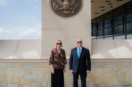 Hovenier tregon arsyet e vizitës në Kosovë të zëvendësndihmës sekretares amerikane