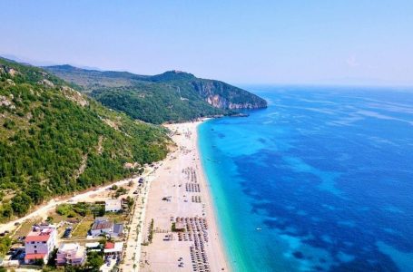 “Dhërmiu, parajsa e rivierës së fshehur të Shqipërisë”