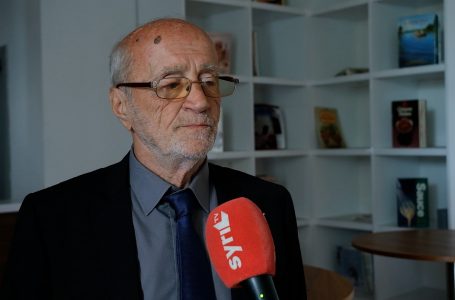 Prof.Kumnova: Shqiptarët paraqiten si terroristë në tekstet shkollore të Serbisë