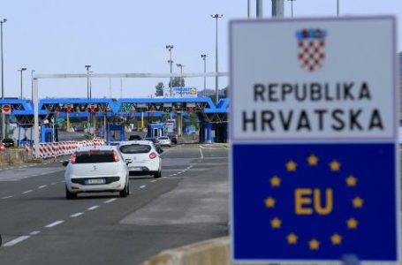 Kufiri Serbi – Kroaci: Gjenden cigare pa banderola në autobusin nga Kosova