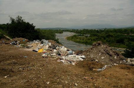 Brigjet e lumit Drin i Badhë, përplot mbeturina