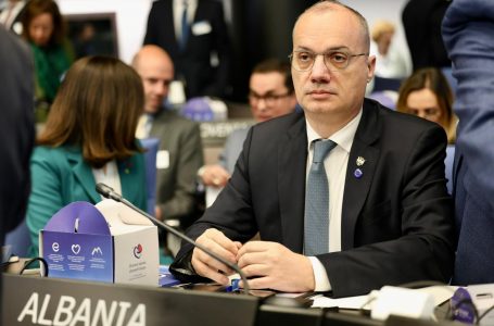 Hasani: Kosova humbi mundësi historike për KiE