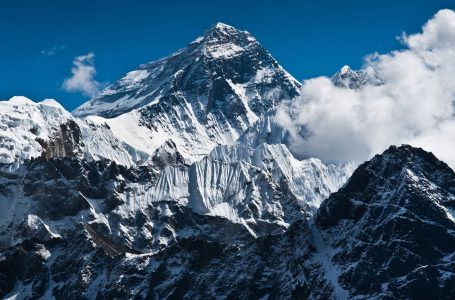 Përfundon sezoni i ngjitjes në malin Everest, tetë të vdekur që nga prilli
