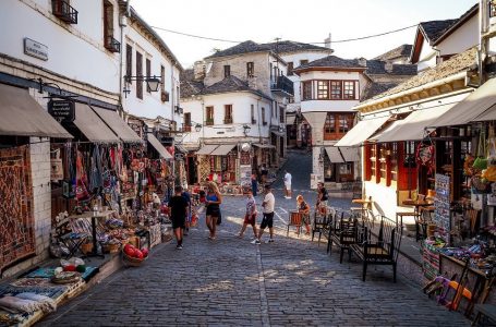 Turizmi në Gjirokastër në kulmin e tij, 400 mijë vizitorë të huaj