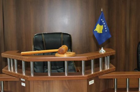 Kërkohet paraburgim për policin e arrestuar në Gjakovë