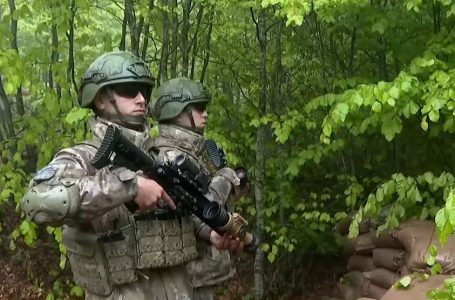 Turqia mbron kufirin Kosovë-Serbi