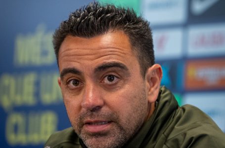 Xavi thyen heshtjen, flet për spekulimet e shkarkimit nga Barcelona