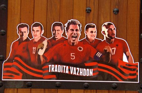 Qytetarët nuk ndalen së mbështeturi Kombëtaren shqiptare në Kampionatin Evropian