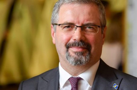 Ambasadori Bajrami – Stanos: Për sulmin në Banjskë iu njoftuam disa herë me dokumente