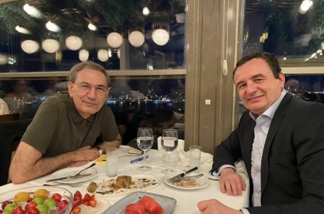 Kryeministri Kurti darkon me romancierin, Orhan Pamuk