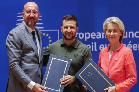 Zelensky nënshkruan tri pakte të sigurisë gjatë samitit të BE-së