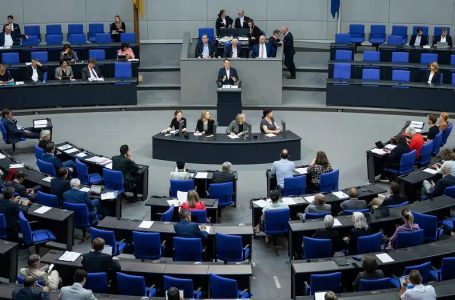 Parlamenti Gjerman zgjat mandatin e KFOR’it