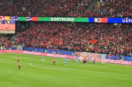 ​The Sun: Shqiptarët e kthyen në kuqezi murin e famshëm verdhezi të ”Borussia”