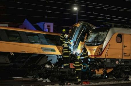 Përplasen trenat në Çeki, katër viktima dhe dhjetëra të lënduar