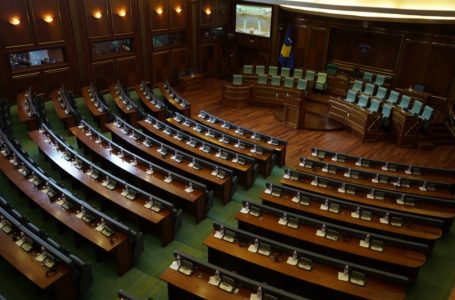 Paguhen 275 euro, punëtorët teknik të Kuvendit paralajmrojnë grevë nëse nuk u rriten pagat