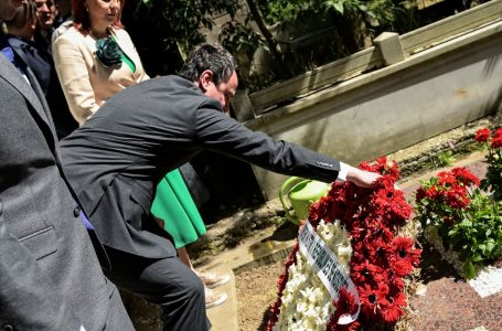“Ideolog i shquar dhe dijetar i ndritur”, Kurti vendos lule te varri i Sami Frashërit