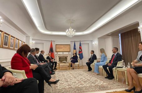 Presidentja Osmani priti në takim presidentin e Shqipërisë, Bajram Begaj