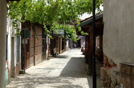 Temperaturat e larta, personat me sëmundje të zemrës të shmangin qëndrimin në diell me çdo kusht