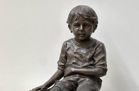 Sabri Behramaj: Rrëfimi i nënës së Leotrimit më goditi, skulpturën nuk e porositi askush