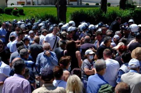 Mbyllet pas më shumë se dy orësh protesta e opozitës në Tiranë