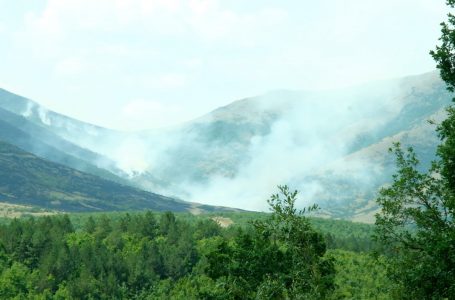Dita e katërt, zjarret në Babaj të Bokës ende nuk janë shuar
