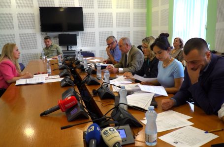 Probleme në furnizim me tekste shkollore në Gjakove, Kumnova- Baçi raporton në komisionin hetimor
