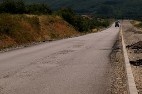 Kualitet shumë i ulët i asfaltit në rrugën Gjakovë – Dollc