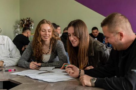 MASHT ofron bursa vjetore prej 1 mijë euro për studentët që regjistrohen në programet ‘Gjuhë shqipe’ dhe ‘Letërsi shqipe’