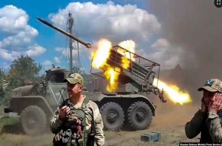 Ukraina thotë se është e rrethuar nga 500 mijë trupa ruse