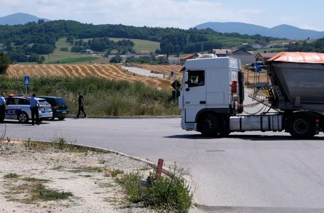 Aksident trafiku mes veturës zyrtare të policisë e një veture tjetër