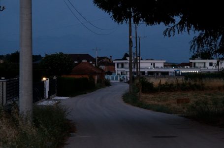 Banorët në Osek Pashë ankohen për ndriçim e trotuare