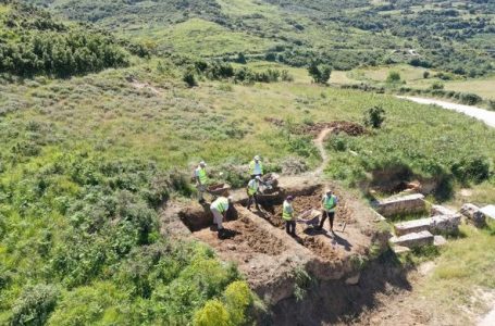 Gërmimet arkeologjike në Amantia zbulojnë të tjera varre monumentale