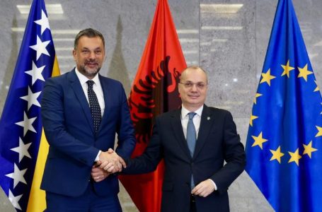 Kryediplomati i Shqipërisë, Igli Hasani kërkon nga Bosnja e Hercegovina të rivlerësojë qasjen për Kosovën