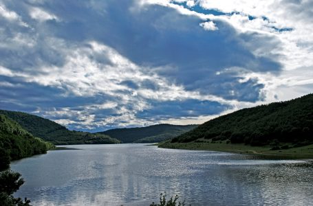Prania e manganit, uji i Badocit ende i papërdorshëm për pije