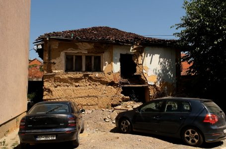 Objekti i braktisur që po u sjellë telashe banorëve