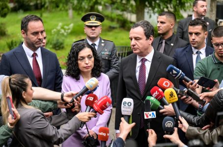 Osmani, Konjufca e Kurti marrin pjesë në ceremoninë shtetërore të lamtumirës për Kadarenë