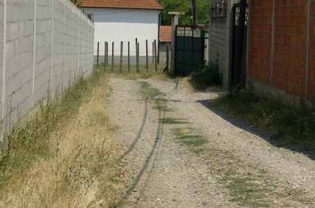 Banorët e fshatit Damjan kërkojnë rregullim të rrugëve