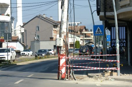 Kur do të largohet shtylla nga rruga Bardhyl Çaushi?