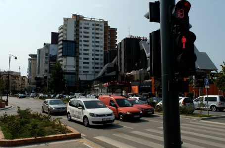 Sa respektohen shenjat e komunikacionit nga këmbësorët e nga ngasësit e mjeteve për qarkullim?