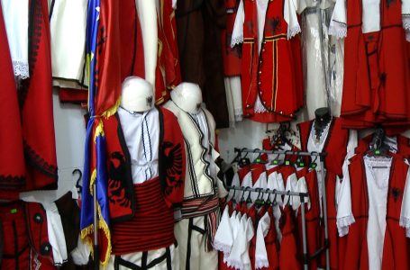 Sa ka kërkesë nga klientët për veshje tradicionale?