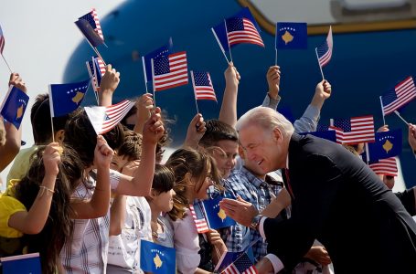 Lidhja e presidentit me Kosovën, angazhimi i Bidenit ndër vite