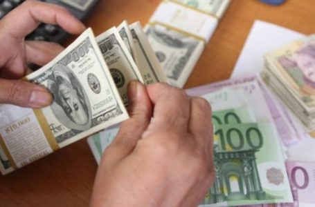 Me sa po blihen dhe shiten dollari dhe euro