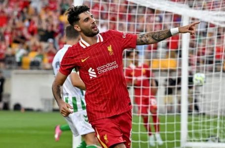Szoboszlai i jep Slot fitoren e parë si trajner i Liverpool