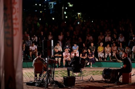 “Ditët e Shqiptarit” mbush sheshet me vizitorë e performanca të zgjedhura