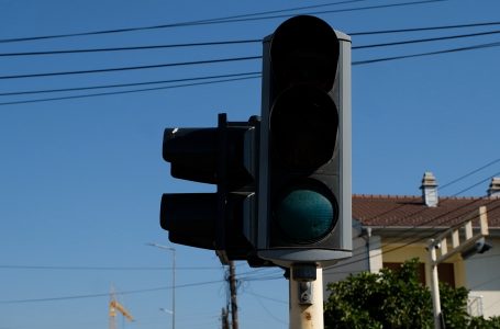 Semaforët në rrugën “Vashingtoni” ende jashtë funksionit