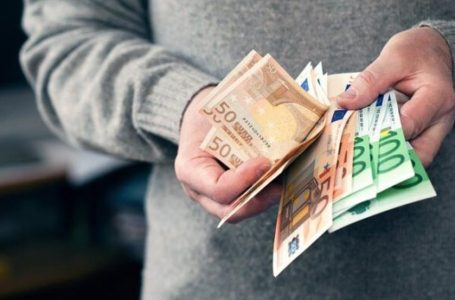 Çdo person që hyn ose del nga Kosova me 10 mijë euro, obligohet t’i deklarojë në Doganë