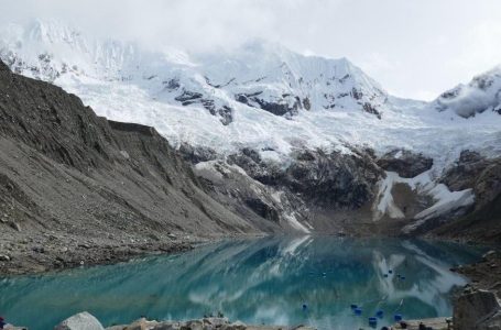 Fshati Himalaje në Nepal është goditur nga përmbytjet e akullit