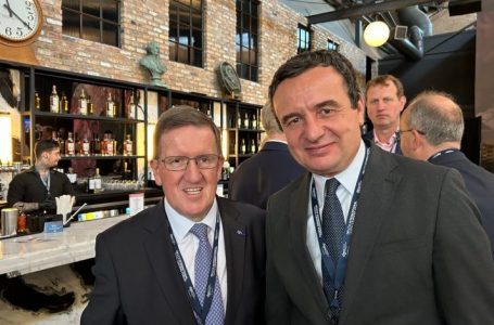 Kurti bashkëbisedoi me ish-sekretarin e përgjithshëm të NATO-s